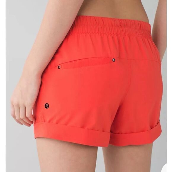 Lululemon Spring Break Away Short Size 6 Alarming Red - Picture 3 of 8